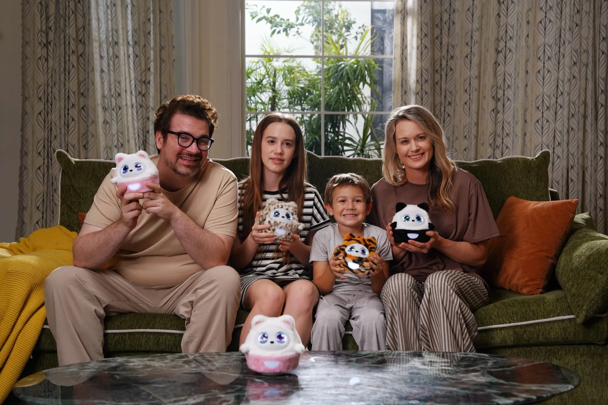 Una famiglia insieme alle sue compagne Pophie