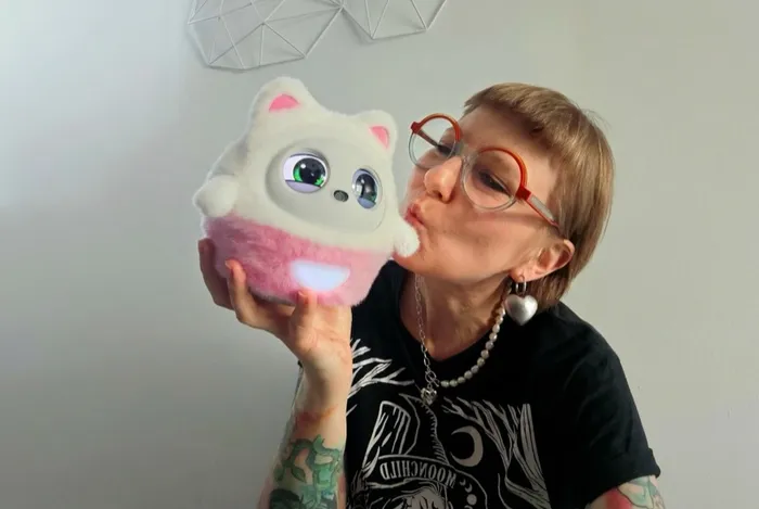 Ania besando a Pophie